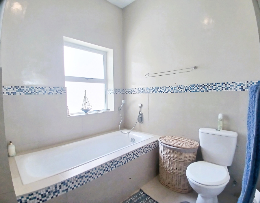 6 Bedroom Property for Sale in Stilbaai Oos Western Cape